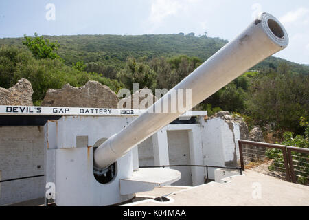 Devil's Gap batteria nel British Overseas territorio di Gibilterra che si affaccia sulla baia di Gibilterra. Esso è stato installato nel 1902 Foto Stock