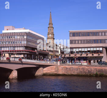 Inverness il centro della città e al Fiume Ness, regione delle Highlands Foto Stock