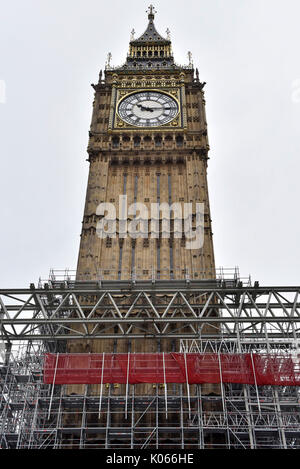 Londra, Regno Unito. 21 Ago, 2017. Foto scattata il 21 agosto 2017 mostra il Big Ben nel centro di Londra, Gran Bretagna. Londra il famoso Big Ben suonavano per l'ultima volta il lunedì quando la famosa campana grande cadde in silenzio fino al 2021. Credito: Stephen Chung/Xinhua/Alamy Live News Foto Stock