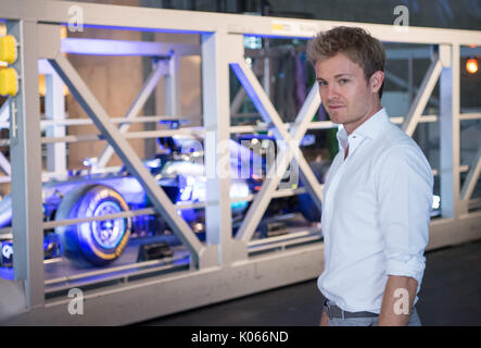 Stuttgart, Germania. 21 Ago, 2017. Del campione del mondo di Formula 1 Nico Rosberg a Mercedes-Benz Museum di Stoccarda, Germania, 21 agosto 2017. Foto: Sebastian Gollnow/dpa/Alamy Live News Foto Stock