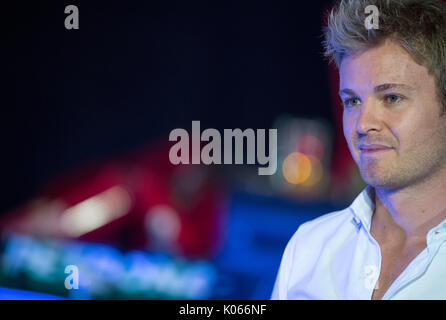 Stuttgart, Germania. 21 Ago, 2017. Del campione del mondo di Formula 1 Nico Rosberg a Mercedes-Benz Museum di Stoccarda, Germania, 21 agosto 2017. Foto: Sebastian Gollnow/dpa/Alamy Live News Foto Stock