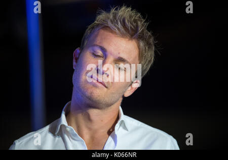 Stuttgart, Germania. 21 Ago, 2017. Del campione del mondo di Formula 1 Nico Rosberg a Mercedes-Benz Museum di Stoccarda, Germania, 21 agosto 2017. Foto: Sebastian Gollnow/dpa/Alamy Live News Foto Stock