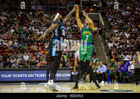 Mahmoud abdul-rauf #7 3 mostri con testa ha sparato contro deshawn stevenson #92 settimana di potenza nove big3 tre su tre campionato di basket keyarena agosto 20,2017 seattle,Washington. Foto Stock