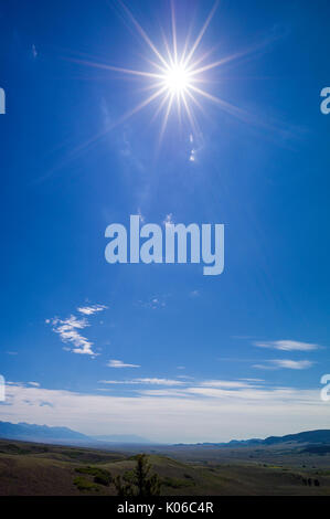 San Luis Valle Centrale, Colorado, Stati Uniti d'America. 21 Ago, 2017. Fotografia del mezzogiorno eclissi solare; la luna tra la terra e il sole, San Luis Valle Centrale, Colorado, Stati Uniti d'America Credito: H. Mark Weidman Fotografia/Alamy Live News Foto Stock