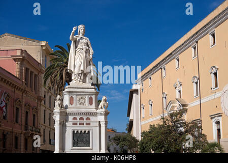 Statua di Eleonora di Arborea, Piazza Eleonora d'Arborea, Oristano, Sardegna, Italia, Foto Stock