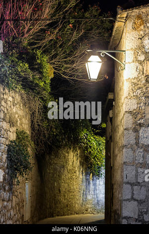 Attrazioni della Croazia. Isola di Hvar con caratteristica, mediterraneo, architettura di pietra. Casa dal XVI secolo. Foto Stock