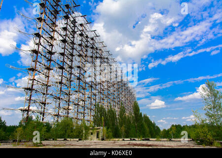 Ampio campo di antenna frutto di spoliazioni dei militari oggetto della pro dell'URSS. Morto unità militari. Conseguenze della catastrofe di Chernobyl, 20 agosto Foto Stock