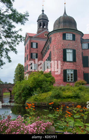 Facciata sud e il giardino del castello di Schloss Eutin, Holstein, Germania Foto Stock