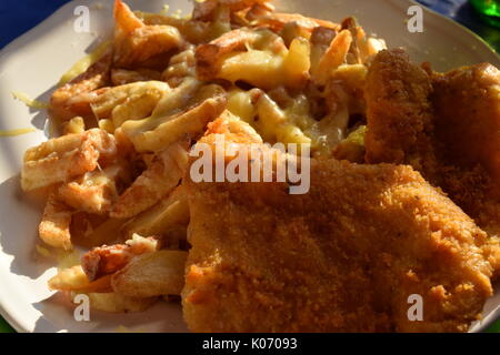 Close up di formaggi oggetto chip con pesce Foto Stock