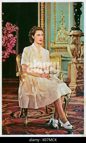 La principessa Margaret Rose (più tardi la contessa di Snowdon) (1930-2002) - adottate in occasione dell'impegno annuncio di sua sorella, la Principessa Elisabetta di Philip Mountbatten il 9 luglio 1947 a Buckingham Palace di Londra. Data: 1947 Foto Stock