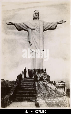 Brasile - Rio de Janeiro - La statua del Cristo Redentore in occasione del vertice del Monte Corcovado. Creato da scultore francese Paul Landowski e costruito dall'ingegnere Heitor da Silva Costa del Brasile in collaborazione con l'ingegnere francese Albert Caquot. Scultore rumeno Gheorghe Leonida creato il volto della statua. Completata nel mese di ottobre 12th, 1931. Data: circa 1930s Foto Stock