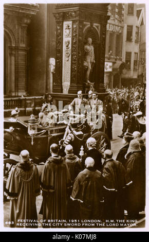 Festival of Britain King riceve City Sword da Lord Mayor Foto Stock