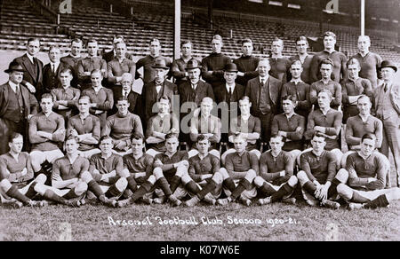 Squadra e funzionari dell'Arsenal Football Club 1920-1921 Foto Stock