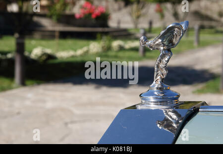 Pontevedra, Spagna- Agosto 12, 2017 Rolls Royce emblema alato, lo spirito di ectstasy Foto Stock