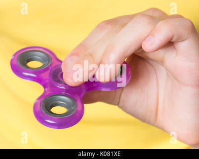 Mano con spinner Foto Stock