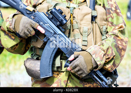Soldato in camouflage Foto Stock