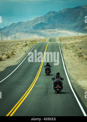 Harley Davidsons attraversando il Nevada Foto Stock