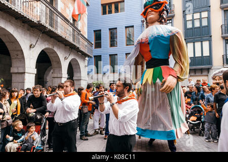 Comparsa De Gigantes Y Cabezudos Tolosa in Tolosa Spagna - giganti e teste grandi parade Foto Stock