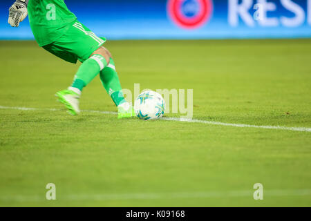 Skopje, ERIM - Agosto 8,2017: portiere di sparare la palla durante la Coppa UEFA Intertoto partita finale tra il Real Madrid e il Manchester United a Filippo II Foto Stock