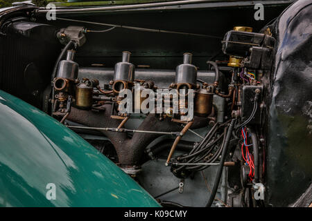 Il Galles Agosto 2017. Il nord del Galles car club car show all'esterno. Automobili classiche da Europa, America e in Gran Bretagna. Auto HDR catturato con dettagli nitidi. Foto Stock