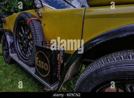 Il Galles Agosto 2017. Il nord del Galles car club car show all'esterno. Automobili classiche da Europa, America e in Gran Bretagna. Auto HDR catturato con dettagli nitidi. Foto Stock