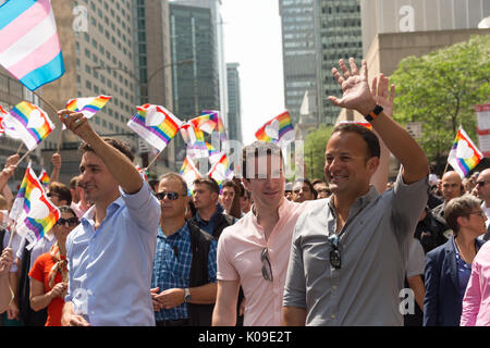 Montreal, Canada - 20 August 2017. Il primo ministro canadese Justin Trudeau e in Irlanda il Primo Ministro Leo Varadkar prendere parte a Montreal Pride Parade. Foto Stock