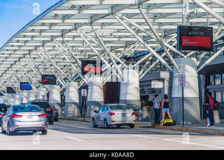 Terminal Internazionale dell'Aeroporto Internazionale Hartsfield-Jackson di Atlanta a Atlanta, Georgia, Stati Uniti d'America. Foto Stock