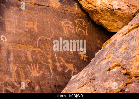 Graffiti Rock (Musayqirah petroglifi Qaryat al Asba), Provincia di Riyadh, Arabia Saudita Foto Stock