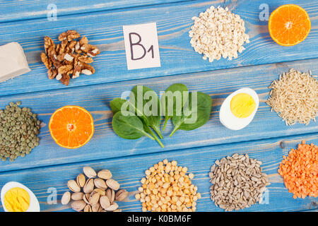 Gli ingredienti o prodotti contenenti vitamina B1 e fibre, fonti naturali di minerali, uno stile di vita sano e la nutrizione Foto Stock