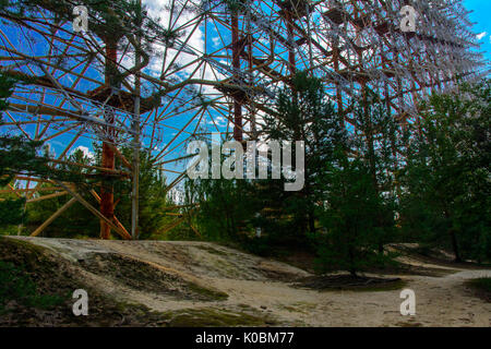 Ampio campo di antenna frutto di spoliazioni dei militari oggetto della pro dell'URSS. Morto unità militari. Conseguenze della catastrofe di Chernobyl, 20 agosto Foto Stock