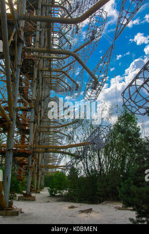 Ampio campo di antenna frutto di spoliazioni dei militari oggetto della pro dell'URSS. Morto unità militari. Conseguenze della catastrofe di Chernobyl, 20 agosto Foto Stock