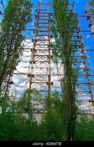 Ampio campo di antenna frutto di spoliazioni dei militari oggetto della pro dell'URSS. Morto unità militari. Conseguenze della catastrofe di Chernobyl, 20 agosto Foto Stock