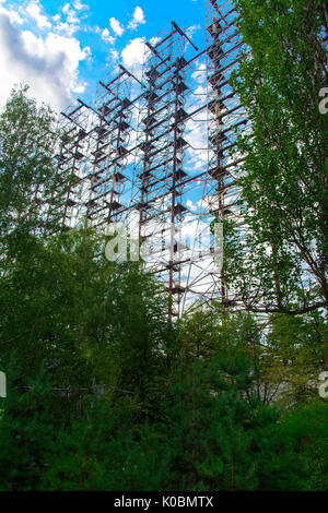 Ampio campo di antenna frutto di spoliazioni dei militari oggetto della pro dell'URSS. Morto unità militari. Conseguenze della catastrofe di Chernobyl, 20 agosto Foto Stock