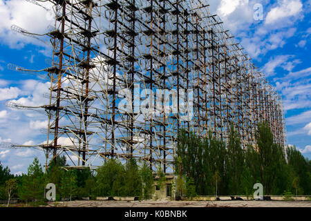 Ampio campo di antenna frutto di spoliazioni dei militari oggetto della pro dell'URSS. Morto unità militari. Conseguenze della catastrofe di Chernobyl, 20 agosto Foto Stock