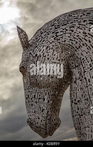 Sculture Kelpies Falkirk Scozia set contro il cielo drammatico Foto Stock