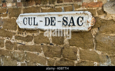 Cul-De-Sac segno sul muro di pietra Foto Stock