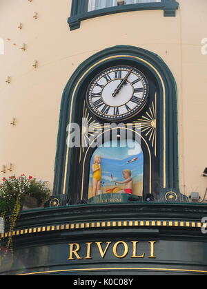 Meccanica orologio girevole su Rivoli gioiellerie, St Helier, Isole del Canale. Ruota con il cambiamento di spostamento Jersey scene tra 10am e 6pm Foto Stock