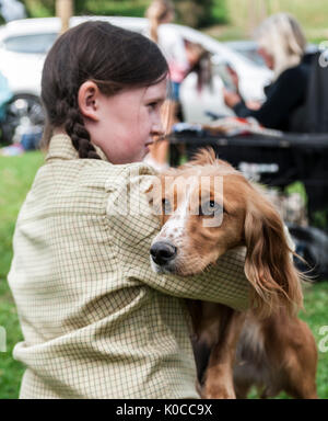 La suoneria di Barlow Dog Show - Ritratto di una giovane ragazza con un Cocker Spaniel cane Foto Stock