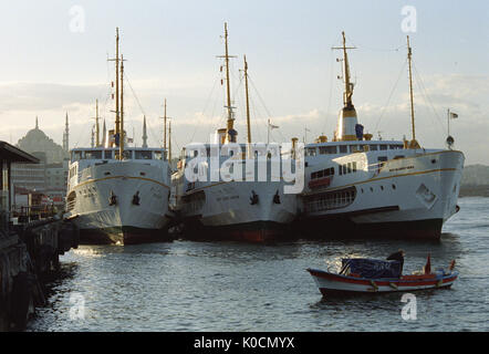 ISTANBUL TRAGHETTO - Traghetti nel porto - TURQUIE - pellicola di argento © Frédéric BEAUMONT Foto Stock