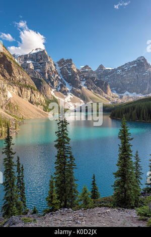 Bellissimo il Lago Moraine nel Parco Nazionale di Banff, Canada Foto Stock