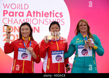 Juan Yao, Yue Yang e Sarah Edmiston medalists alla premiazione per la F44 discus al mondo Para atletica, Londra Foto Stock