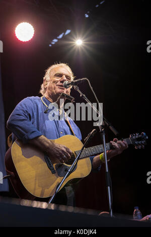 Ralph Mctell effettuando al Weyfest music festival, la vita rurale centro, Tilford, Surrey, Inghilterra, Agosto 19, 2017 Foto Stock