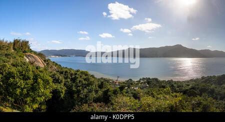 Panoramica vista aerea di Lagoa da Conceicao - Florianopolis, Santa Catarina, Brasile Foto Stock