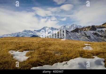 Una vista del passo del Sempione dal Passo delle Possette (Val Divedro, Ossola) Foto Stock