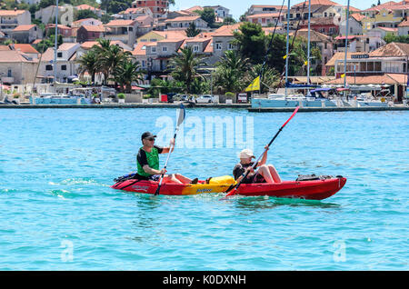 I turisti sulle barche. Trogir, Croazia. Foto Stock