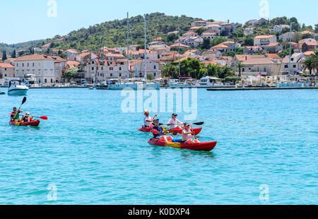 I turisti sulle barche. Trogir, Croazia. Foto Stock