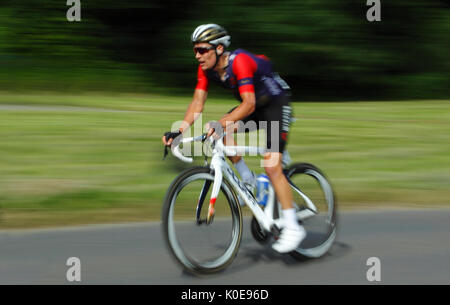 Michael Thompson (GBR) Team Wiggins 2016 Ride prudenziali Londra Surrey Classic 31 luglio 2016 Ranmore strada comune sulle colline del SURREY REGNO UNITO Foto Stock