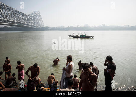 India Bengala Occidentale, Calcutta, quella di Howrah Bridge, vita quotidiana Foto Stock