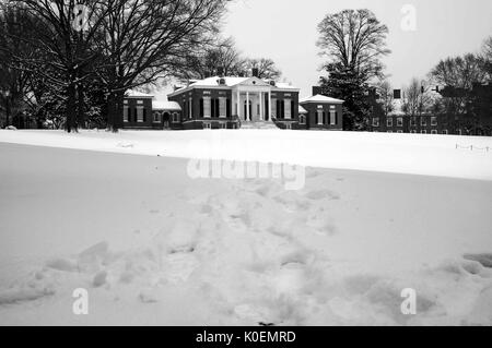 Il museo Homewood, le cui collezioni includono belle arti decorative che ricordano la vita di Baltimora dei primi anni del XIX secolo, nel campus innevato di Homewood della Johns Hopkins University di Baltimora, Maryland, 2014. Cortesia Eric Chen. Foto Stock