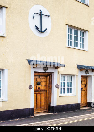 Un insolito ornamento della casa sul muro di una casa a Minehead nel Somerset. Foto Stock